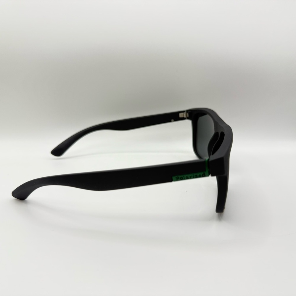 Fresh and Stylish Polarized Glass with Contrast Colors, PC Frame - Picture 7 of 7